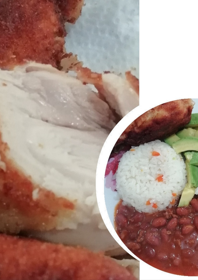Una foto de Piernas de pollo apanadas jugosas 🐔 🥖