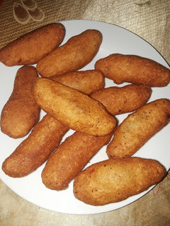 Una foto de Bollitos de yuca rellenos de carne