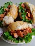 Sándwich🥪 de salchicha con salsa rosada