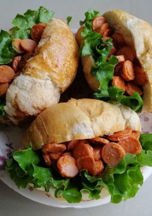 Una foto de Sándwich🥪 de salchicha con salsa rosada