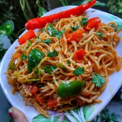 A picture of Vegetable hakka noodles.