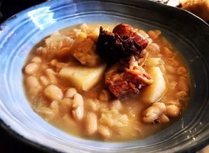 Foto principal de Alubias estofadas en olla de cocción lenta (crock pot)