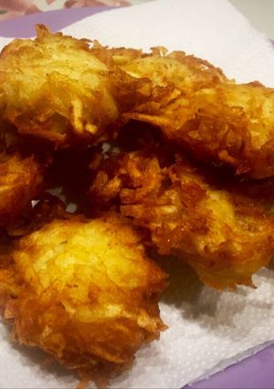 Una foto de Latkes de papa 🥔 (buñuelos de papa) (levivot)