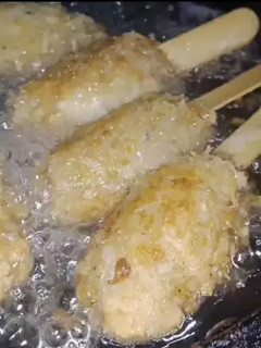 A picture of Drum sticks.