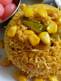 ஸ்வீட் கார்ன் புலாவ் (Sweet corn pulao recipe in tamil) செய்முறை முக்கிய புகைப்படம்