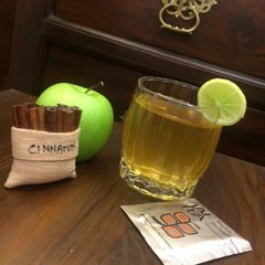 A picture of Apple Cinnamon English breakfast tea.