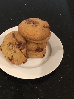 A picture of Snickers Cookies.