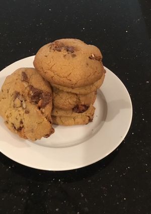 A picture of Snickers Cookies.