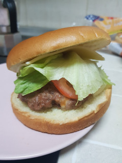 Una foto de Hamburguesa rellena de queso azul
