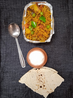 વઘારેલા ભાત (Vagharela Bhat Recipe In Gujarati) રેસીપી મુખ્ય ફોટો
