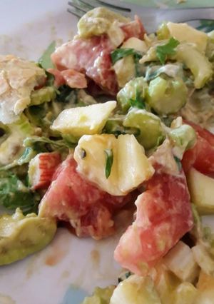 Una foto de Ensalada de camarones y kanikama