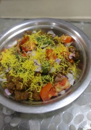 A picture of Ghugni chat.