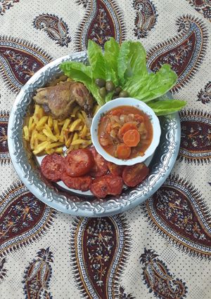 عکسی از دستور مرغ سرخ شده با سیب زمینی و گوجه