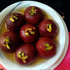 A picture of Peanut Stuffed Chhole Paneer Gulabjamun.
