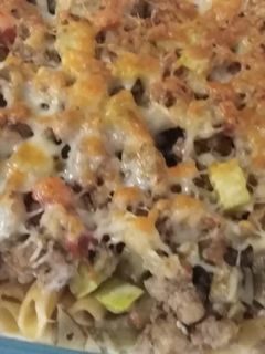 Una foto de Macarrones con verduras y carne picada