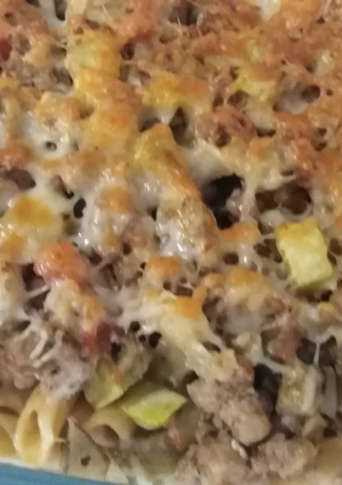 Una foto de Macarrones con verduras y carne picada
