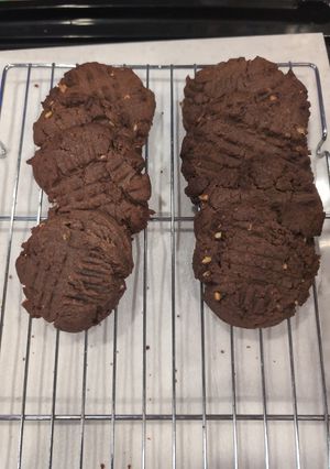 A picture of Chocolate Peanut Butter Cookies.