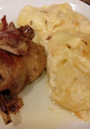 Una foto de Pato asado y gratinado de patatas con queso