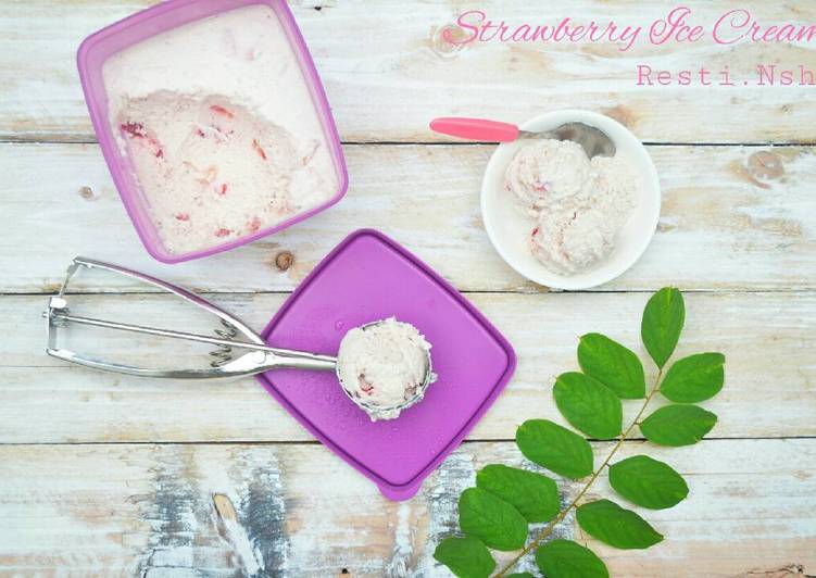 Langkah Mudah untuk Menyiapkan Strawberry Ice Cream (Homemade), Enak Banget
