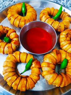 क्रिस्पी रिंग समोसे (crispy ring samosa recipe in Hindi) रेसिपी मुख्य फोटो