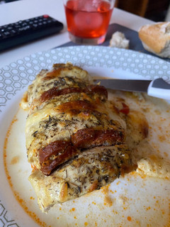 Una foto de Pechugas de pollo rellenas de queso y chorizo