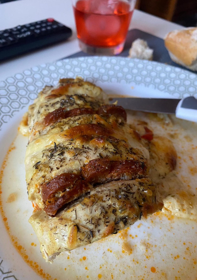 Una foto de Pechugas de pollo rellenas de queso y chorizo