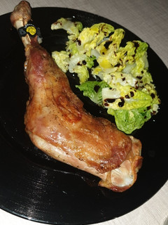 Una foto de Pata de Cordero Lechal al Horno