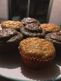 Una foto de Muffins de cacao y zanahoria 🥕