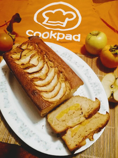 Foto di Plumcake allo yogurt, mele e cachi