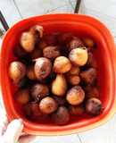 Buñuelos dulces con pasas de uva