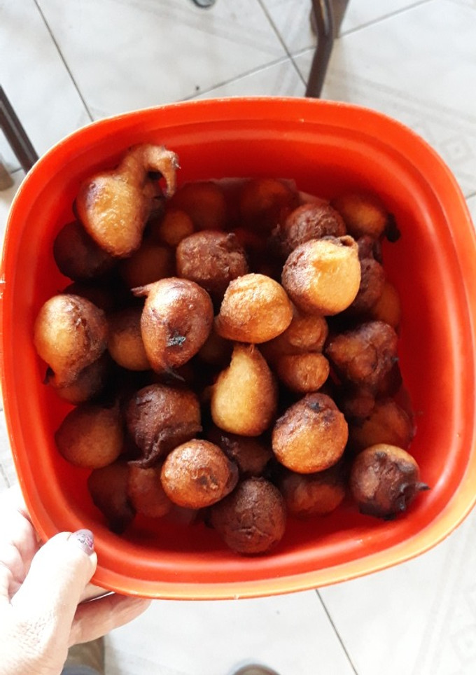 Una foto de Buñuelos dulces con pasas de uva