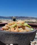 Molcajete de Camarones y callos de hacha