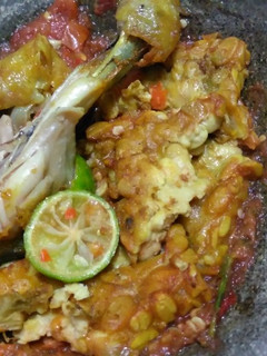Foto resep Geprek ayam goreng dan tempe sambel mentah praktis