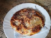 Una foto de postre de manzana con nuez