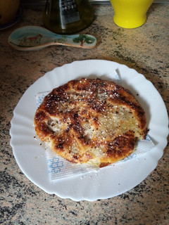 Una foto de Strudel de manzana, nueces y anacardos
