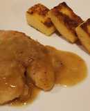 Supremas de pollo a la mostaza y miel con polenta grillada