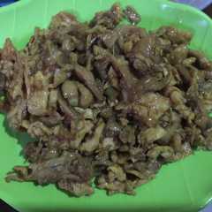 A picture of Ayam suwir telur.