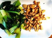 Una foto de pak choi salteado ajos