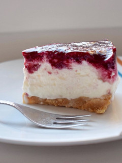 Meggyes sajttorta sütés nélkül recept fotója
