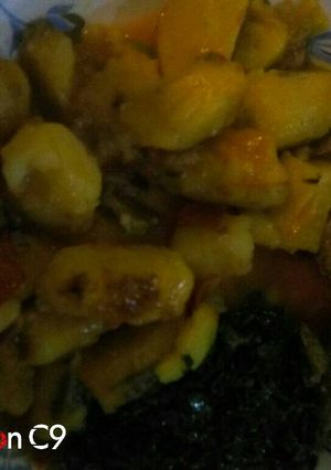 A picture of Matoke and meat stew.
