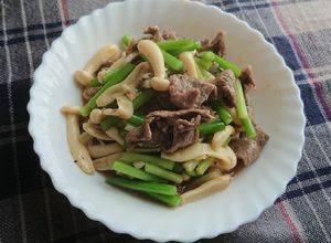 Hình của món Thịt bò xào nấm và ngồng tỏi.
