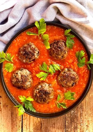 صورة لوصفة كرات الكفتة بالمارينارا صوص