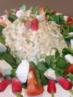 Una foto de Ensalada de pavo con salsa