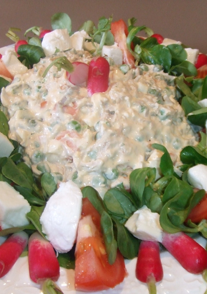 Una foto de Ensalada de pavo con salsa