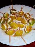 Mini pintxos de uvas Moscatel rellenas de queso