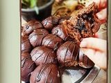 خلية نحل بالشوكولاتة حاجه كده غرقانه شوكولاته 😋