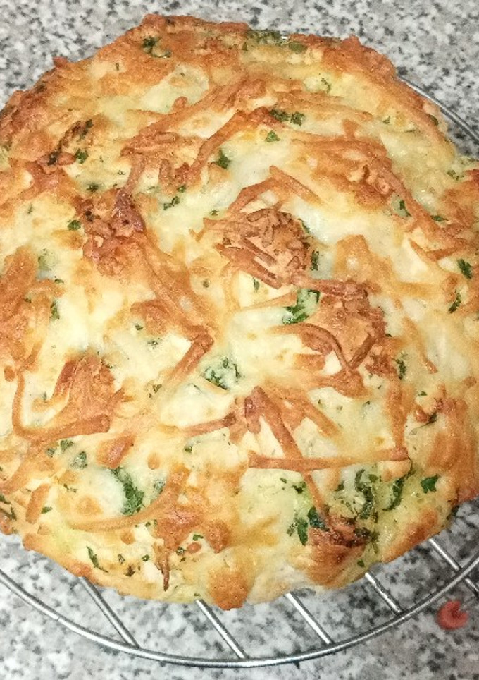 Una foto de Pan de ajo y perejil con mayonesa y queso, sin gluten