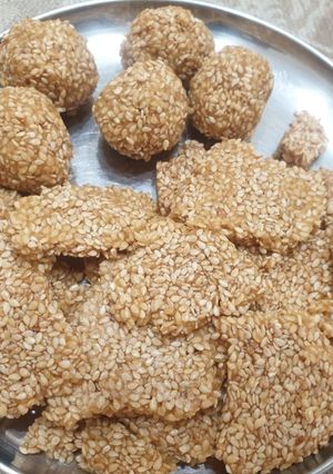 તલ ની ચીક્કી (Tal Chikki Recipe in Gujarati) રેસીપી મુખ્ય ફોટો