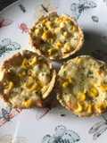 Mini quichés sin gluten de elote y queso / canastas de choclo y queso