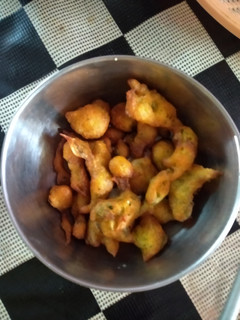 કેળા મેથી ના ભજીયા (Kela methi Na Bhajiya Recipe In Gujarati) રેસીપી મુખ્ય ફોટો